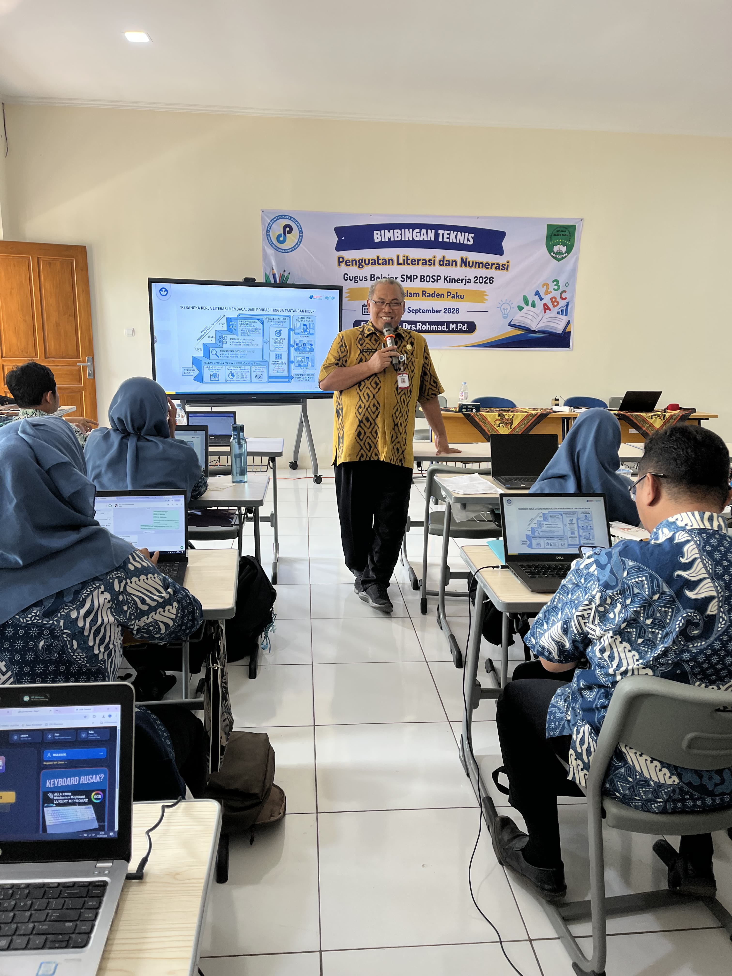 SMP Qurani Unggulan Al Azhariyyah Menjadi Tuan Rumah Bimtek BOSP Kinerja 2026: Penguatan Literasi dan Numerasi
