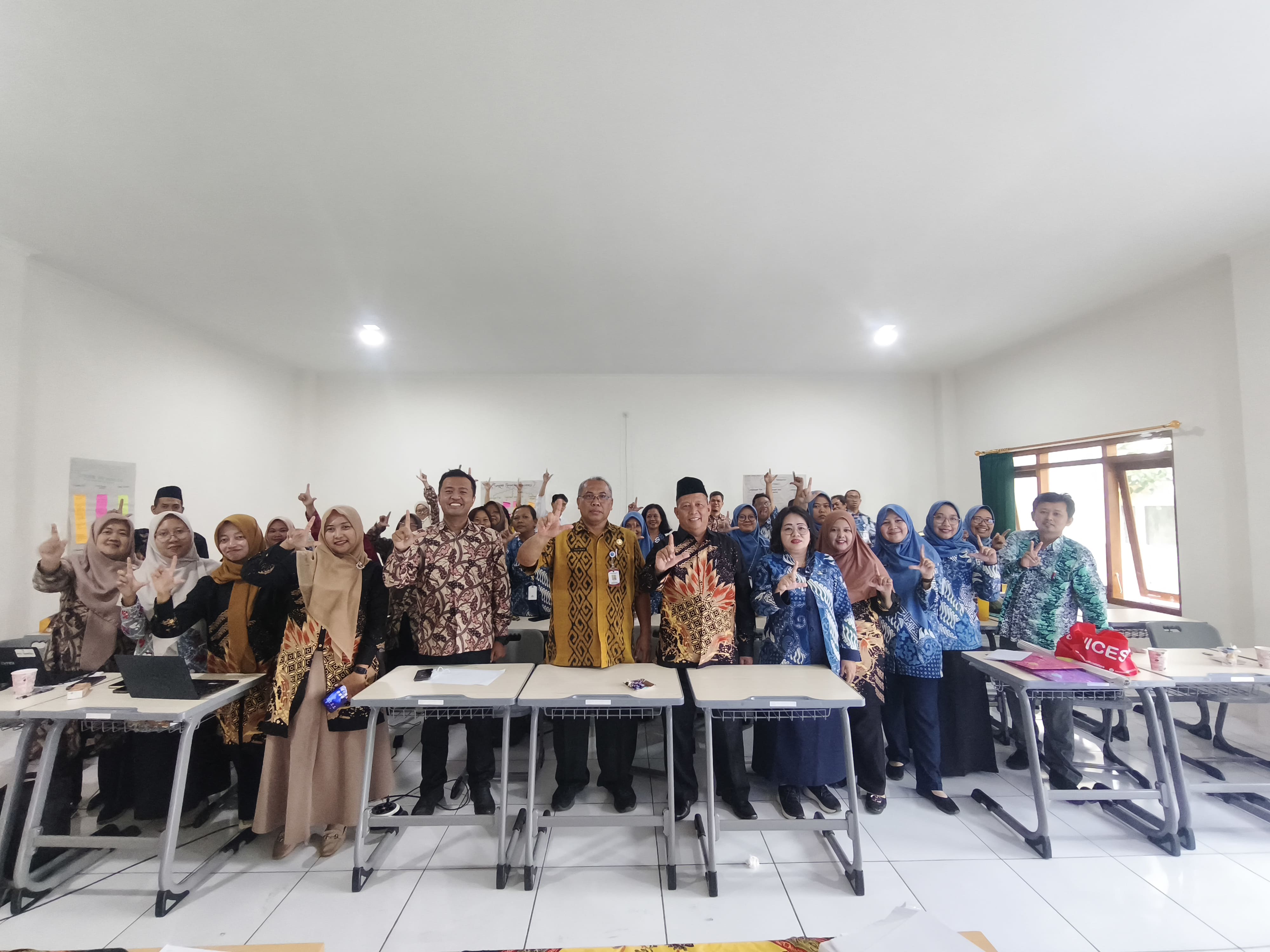 SMP Qurani Unggulan Al Azhariyyah Menjadi Tuan Rumah Bimtek BOSP Kinerja 2026: Penguatan Literasi dan Numerasi